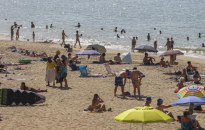 френски курорт забрани носенето бански улиците глоба 150 евро