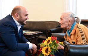 министърът правосъдието подпечата указа търговски арбитраж годишната баба янка щеше измамена снимки