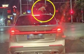 дете показа люка движещ автомобил пловдив
