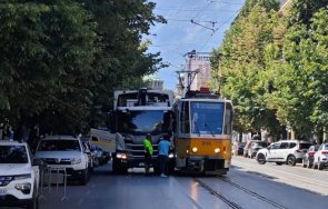 катастрофа блокира движението бул мария луиза предизвика закъснение графика градския транспорт