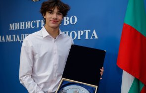 министър пешев награди пилота никола цолов постиженията формула