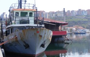 водолази потапят кораб дъното созополския залив