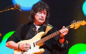 легендарният ричи блекмор бори тежки здравословни проблеми