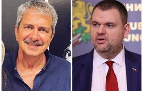 евгений михайлов искрено забавлявам наблюдавам пеевски изтегля един един козовете ппдб мислят държат ръцете