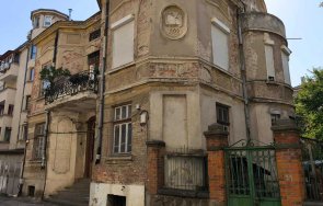 трагедия откриха годишен мъж прерязани вени къща центъра бургас