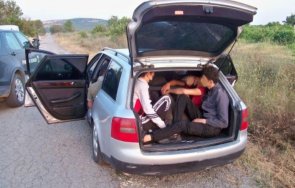 лошо брате кулата закопчаха сръбски каналджия пробвал вкара гърция китайски мигранти