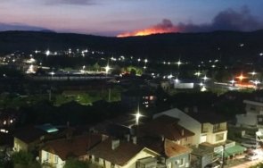 голям пожар пълзи големо село
