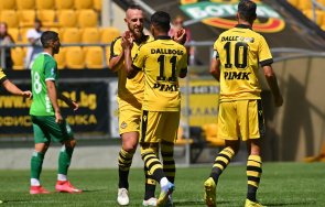 безмилостен ботев пловдив вкара шест хебър контрола колежа