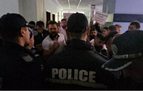 сутрешен щурм близки починалата родилка русе нахлуха комплекса болницата