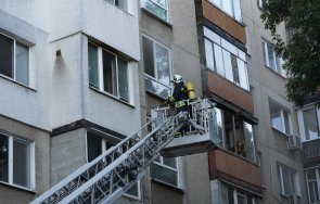 последните минути пожар жилищен блок столичния квартал стрелбище пострадал