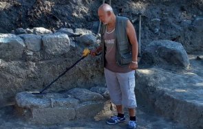 откриха десетки гробници форма каменни саркофази век голямата базилика