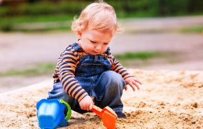 дете годинка половина вкарано болница германия погълна наркотици детска площадка