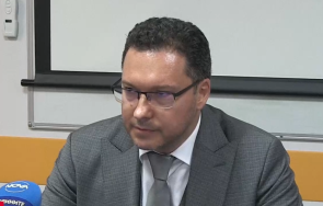 горещо пик даниел митов бесен заради побоя комисар кожухаров мвр министърът остра критика държавния глава