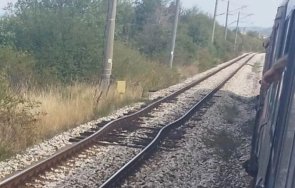 бърз влак пловдив софия спря заради изкривени релси