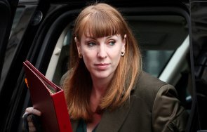 британският вицепремиер анджела рейнър подаде оставка