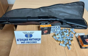 иззеха контрабандна ловна пушка боеприпаси лесово