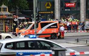 автомобил вряза група деца берлин