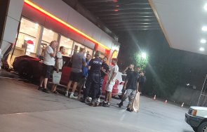 луксозен автомобил вряза столична бензиностанция