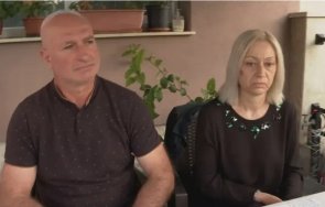родителите бургазлиев скочиха защитават опитват изкарат жертва системата въпреки две деца останаха без майка