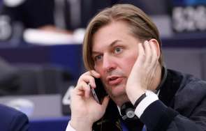 обискират офисите германски депутат подозрение приемал подкупи китай