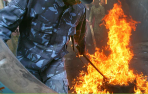 протестиращи непал подпалиха сградата парламента