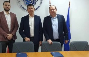 бизнесът георги самуилов расте дава стипендии бъдещи инженери осигурява работа снимки