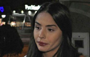 дъщерята пребития столичното летище баща давеше собствената кръв всички стояха гледаха