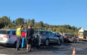 Тежка катастрофа блокира движението на магистрала Струма
