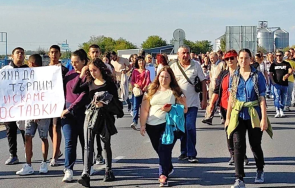 жители пловдивско село затварят пътя карлово чакат министър караджов заради транспортни неволи