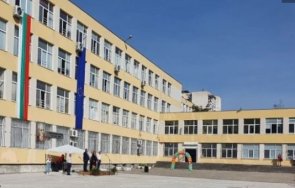 работата две училища пловдив спира