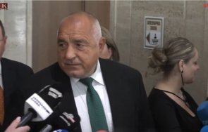 горещо пик борисов присмя президента партийният лидер радев семейството имат тежката охрана живеят палати докарва инвестиции ппдб големи смелчаци вижд