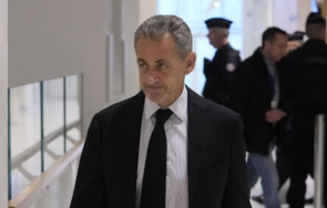 политици призова президента макрон помилва саркози