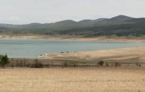 жребчево пресъхва нивото язовира