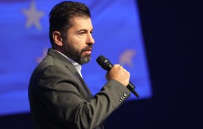 гласи кирил петков президент