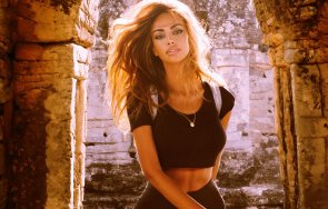 бившата гришо мина всички граници гореща фотосесия снимка