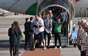 посрещнахме шампионите националите волейбол завърнаха родна земя снимки