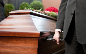 мъртвец появи собственото погребение бил няколкодневен запой