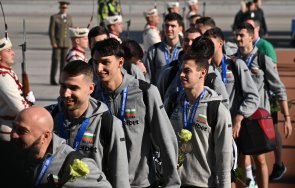 посрещнахме шампионите националите волейбол завърнаха родна земя снимки
