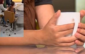 битото унижавано съученички момиче враждата близо две години бях малка смееха посегнат