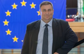 1315 часа пик евродепутатът емил радев екшън коментар спрат парите пву заради доноса промяната живо