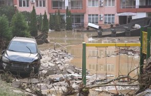 И Лозенец е под вода от проливните дъждове (ВИДЕО)
