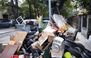 боклукът 300 000 жители контейнерите люлин красно село преляха