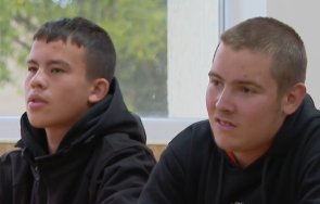 деца намериха портмоне пешеходна пътека исперих върнаха