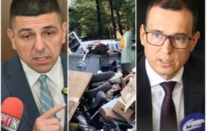 съсипаха ухото изближе столицата мухите разчекват улиците