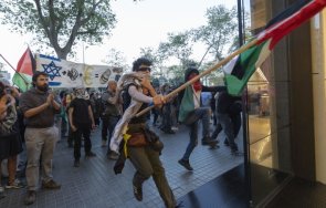 осем души арестувани полицаи ранени пропалестински сблъсъци в барселона