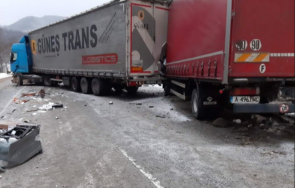 два тира удариха хаинбоаз проходът временно затворен