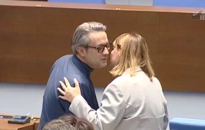 пик депутатки борисов разцелуваха свой колега снимки