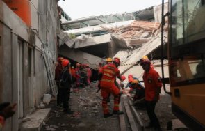 броят загиналите срутването училище индонезия нарасна