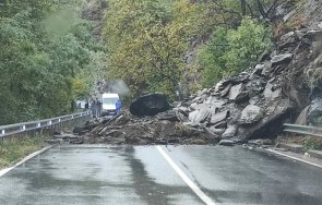 пуснаха движение едната лента свлачището асеновград