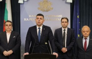 айде моля каква камбанария гномове мислят последна инстанция некадърници вържат връзките обувките